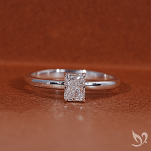 Bague solitaire en diamant de laboratoire taille radiant 0,50 carat en or massif 18 carats |   Bijoux de fiançailles et de mariage pour femmes certifiés IGI - Product Image 1