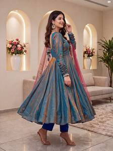 Robe Anarkali Indienne et Pakistanaise en Soie Sindoor avec Broderie Miroir et Bordure en Dentelle, Long Manteau et Dupatta pour Mariage et Fêtes - Product Image 4