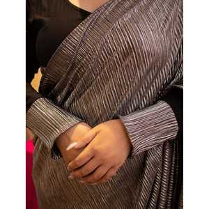 Vestido Sari Indio para Mujer, Diseño Moderno, Color Negro Metálico, Pantalones Ajustados Elásticos, Ropa Elegante Estilo Sari, Lavado a Mano - Product Image 1