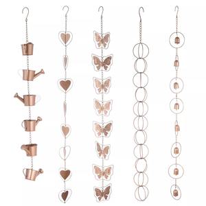 Chaîne de pluie en cuivre de qualité fiable avec un design moderne du milieu du siècle, ajoute du charme sans dominer la structure, fabriquée à la main par KRAFT WORLD - Product Image 1