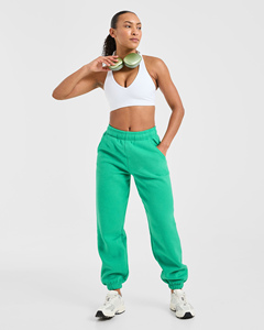 Jogging pour femmes en molleton Terry vert racing d'hiver avec logo personnalisé, coupe classique, tissu doux au toucher 100% coton - Product Image 4