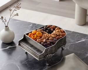 Boîte de rangement de luxe en métal argenté en forme de grand piano pour fruits secs et dates, corps gaufré, couvercle à charnière - Product Image 2