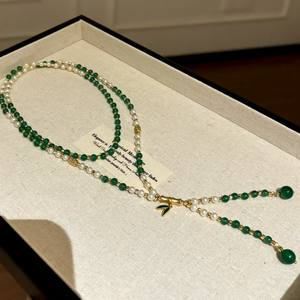 Colliers fins en perles pour femmes été 2025, perles d'eau douce, luxe léger haut de gamme, polyvalent, chaîne de clavicule verte, niche - Product Image 3