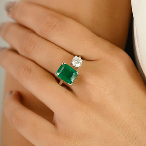 Productos más vendidos, bajo MOQ, anillo abierto de oro blanco macizo K14 con doble engaste de esmeralda y diamante para bodas y fiestas. - Product Image 2