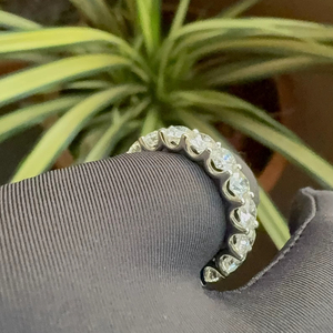 Elegante Anillo de Diamantes de Corte Redondo en Oro Amarillo |   Anillo de Compromiso de Lujo con Brillo Radiante, Joyería Fina Atemporal, Regalo para Ella - Product Image 2
