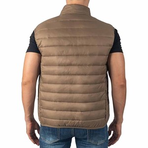 Chaqueta de invierno para hombre con cuello alto, sin mangas y bolsillo con cremallera, acolchada negra, tipo puffer de media manga - Product Image 6