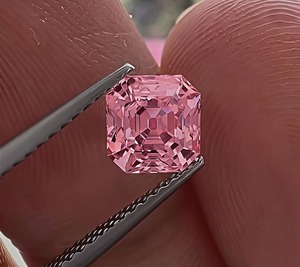Diamante Cultivado en Laboratorio con Certificación IGI, Corte Asscher, Color Rosa Fantasía, 1CT, VVS2, 3EX, Corte Excelente, Proveedor B2B para Distribuidores e Importadores de Diamantes - Product Image 6
