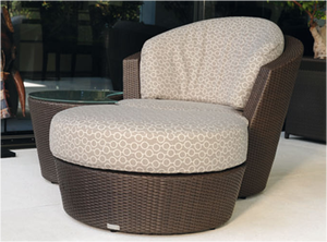 Sofá contemporáneo de ratán para exteriores de una plaza con cojín blanco. Muebles de Jardín Impermeables y Sillón de Patio Resistente a la Intemperie - Product Image 5