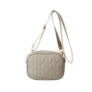 Bolso Bandolera de Moda para Mujer 2026 - Bolso Cuadrado Pequeño Bordado de un Solo Hombro, Simple y Único - Product Image 2
