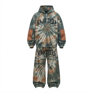 ชุดเซ็ตฮู้ดดี้ซิปผูกเชือกแบบ Tie Dye สำหรับผู้ชาย กางเกงขายาวทรงกว้าง แต่งแถบแขนเสื้อตัดสี พร้อมดีเทลกระดุม ชุดสตรีทแวร์แทรคสูท รับผลิตแบบ OEM ODM - Product Image 1