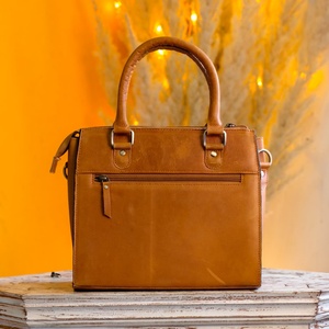 Bolso Bandolera de Cuero Genuino Venus Leathers, Diseño Floral con Letras, Hecho a Mano, Cierre de Cremallera, Antirrobo, Estilo Western, Gran Venta - Product Image 3