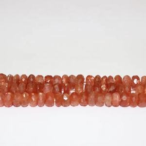 Perles rondes à facettes en pierre de soleil naturelle avec des caractéristiques uniques de pierre de soleil - Product Image 1