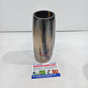 Vaso de cuerno de buey de excelente calidad con grabado, artesanía hecha a mano, vaso de chupito vikingo de cuerno de buey con precio competitivo. - Product Image 3
