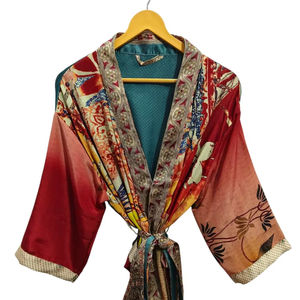 Robe kimono de luxe en soie patchwork, cache-maillot de bain, tenue de nuit, longue robe, kimono indien vintage fait main en soie de sari recyclée - Product Image 1