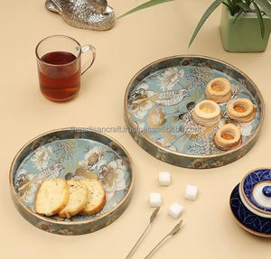 Set de 2 plateaux de service ronds en bois par Artisan Craft - Product Image 1