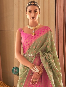 Sari Tradicional de Seda para Mujer KV, Diseño Tejido Verde, Sari de Diseñador Pintado a Mano para Fiesta, Sin Costuras - Product Image 1