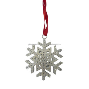 Adorno Navideño Colgante de Copo de Nieve, Color Blanco Antiguo, Elegante y Decorativo, Estilo Moderno, Producto Hecho a Mano con Acabado en Níquel - Product Image 3