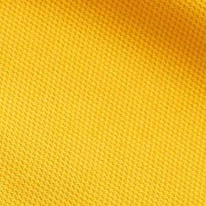 Polo de Manga Corta para Hombre con Logotipo Personalizado, Color Amarillo Sólido, Algodón Piqué, Corte Regular Informal, Diseño Transpirable de Punto - Product Image 6