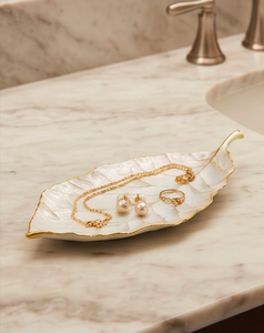 Bol de service en céramique fait main, blanc avec bordure dorée, design minimaliste, pour la table et les cadeaux - Product Image 5