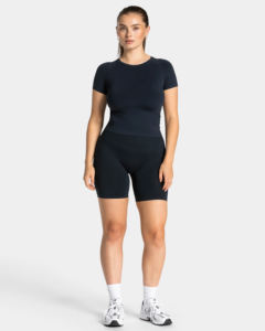 Camiseta Negra de Mujer de Primera Calidad, 100% Algodón, Manga Raglán, Corte Ajustado, con Logotipo Personalizado y Apliques - Product Image 3