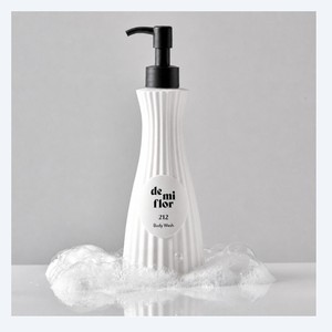 Gel douche en gros Demiflor Coréen 212 Citrus Nomad Body Wash 250g Fabriqué en Corée Tous types de peau Unisexe - Product Image 1