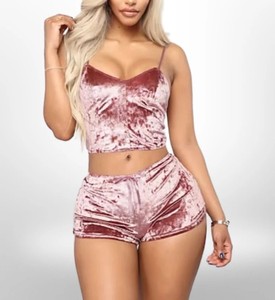 Conjunto de Dos Piezas de Terciopelo para Mujer, Camiseta sin Tirantes y Pantalones Cortos, Ropa de Dormir Sexy, Color Sólido, Ropa de Invierno, Talla Adulta, Corte Ajustado - Product Image 1