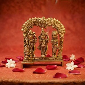 Lampe à huile religieuse en laiton plaqué or de qualité supérieure avec trois divinités (Ram, Lakshman, Sita) – Artisanat de moulage pour décoration intérieure - Product Image 2
