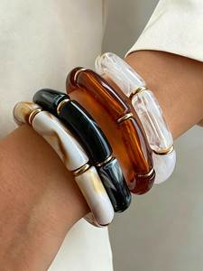 สร้อยข้อมือเรซิ่นพรีเมียมพร้อมดีไซน์แฮนด์เมดที่โดดเด่น เครื่องประดับแฟชั่นสำหรับผู้บริโภคที่ใส่ใจเทรนด์ - Product Image 1