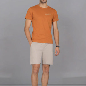 Conjunto de Camiseta y Pantalones Cortos de Moda Urbana Premium, Tejido Suave y Transpirable para un Estilo Casual de Verano - Product Image 1