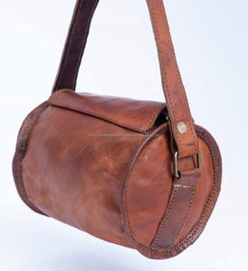 Petit sac polochon fait main en cuir de chèvre Vintage pleine fleur sac polochon de voyage en cuir véritable de créateur sacs de week-end pour unisexe - Product Image 4