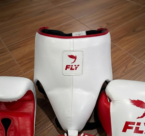 Set de Boxeo Fly SuperLace X 2, Guantes de Boxeo de Cuero Vacuno Premium, Guantes de Entrenamiento y Sparring, Protector Nasal, Protector de Cabeza, Protector Inguinal - Product Image 3