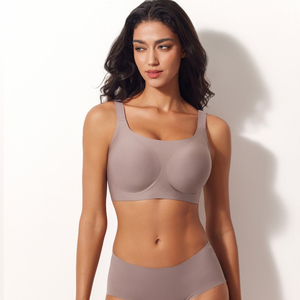 Soutien-gorge de sport sans couture blanc à col carré pour femme, bretelles spaghetti, maintien moyen, idéal pour le yoga, en polyester et élasthanne - Product Image 3