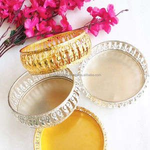 Bandeja Redonda Decorativa de Metal con Base de Espejo Plateada y Borde de Rejilla Metálica Recortada, para Mesa de Centro y Tocador - Product Image 4
