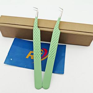 Pinzas Profesionales de Color Verde Mate con Mango Antideslizante de Diamante y Ángulo de 90 Grados para Crear Abanicos Perfectos, con Agarre Fuerte y Caja - Product Image 1