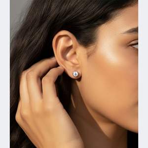 OBERON JEWELS Boucles d'oreilles de luxe plaquées or 0,50 CTW serties de saphirs pour mariage, fiançailles, fête, cadeau, anniversaire - Product Image 6