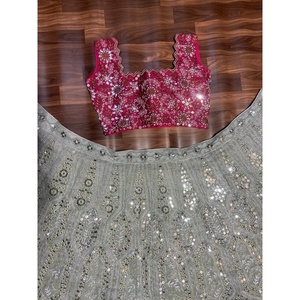Lehenga Choli de créateur en forme de A, fait main avec de magnifiques broderies - Product Image 5
