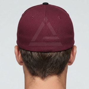 Casquette de baseball ajustée de qualité supérieure avec design brodé personnalisé, forme structurée, visière incurvée et tissu athlétique respirant - Product Image 6