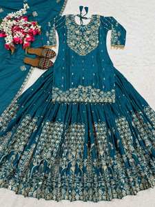 Ensemble de robe lehenga brodée vert turquoise pour femmes |   Robe Anarkali avec broderie en fil épais et travail Zari |   Tenue de fête festive - Product Image 3