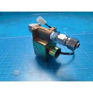 Valcor Scientific SV12C56HC4-5 Vanne Solénoïde Compacte Utilisée Comme Pièce Détachée d'Équipement Semi-conducteur Ancien - Product Image 5