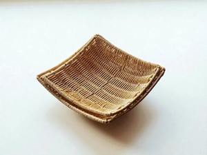 Plateau en osier tressé à la main de style simple, idéal pour le rangement du pain et des fruits, organisateur de table de petit-déjeuner et plateau de présentation pour table de café - Product Image 2