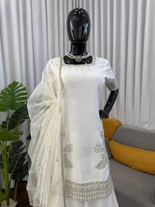 ผู้จัดจำหน่ายชุดแพลซโซ่พร้อมผ้าคลุมไหล่ งานดีไซน์หรูหรา คุณภาพพรีเมียม ผ้าเครปปักดิ้นประดับเลื่อม จากเมืองสุรัต - Product Image 5