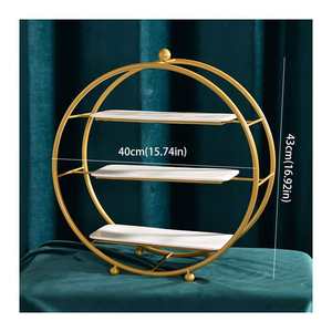 Elegante soporte decorativo de metal para pasteles con acabado dorado de aluminio convierte cada fiesta en una declaración de gusto y sofisticación. - Product Image 5