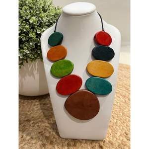 Collier en résine fait main minimaliste et élégant pour femmes, artisanat en bambou et en bois, bijoux - Product Image 1