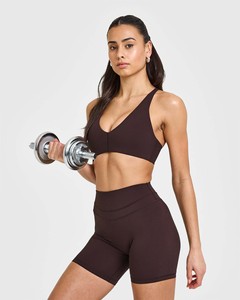 Shorts unis premium marron prune pour femme, taille haute, avec ceinture compressive et tissu anti-transpiration performant - Product Image 4