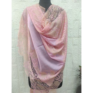 Elegante y Suave Chal de Lana Fina con Encaje Brillante para Mujer, 70x200 cm, Ligero, 80% Lana Fina, 20% Seda, Atemporal - Product Image 1