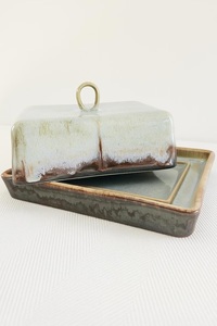 Pot à beurre rustique émaillé avec couvercle à anse, base profonde, plat de service élégant pour la table à manger - Product Image 4