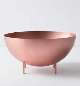 Cuenco minimalista de cobre con tres patas, de metal pulido, apto para lavavajillas, para uso en cocina y vajilla. - Product Image 1