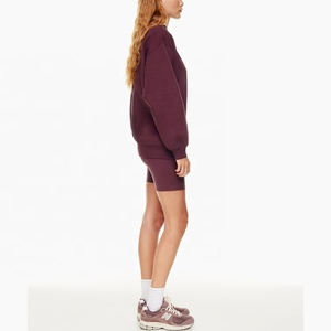 Sudadera de alto rendimiento personalizada para mujer, con cuello de botones, hombros caídos, puños y dobladillo acanalados, de forro polar grueso y color liso - Product Image 5