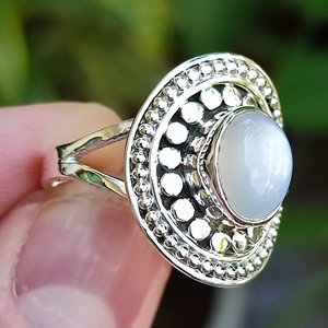 แหวนเงินแท้ 925 ประดับมูนสโตนทรงรี ทำมือ สำหรับผู้หญิง แหวนสัญญา ดีไซน์โบโฮ ประดับอัญมณีมูนสโตนธรรมชาติ - Product Image 5
