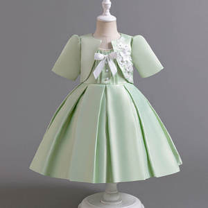 Vestido de niña de las flores elegante de satén verde al por mayor con mangas cortas y apliques de encaje, vestido de fiesta de princesa para bebés y niños pequeños - Product Image 2